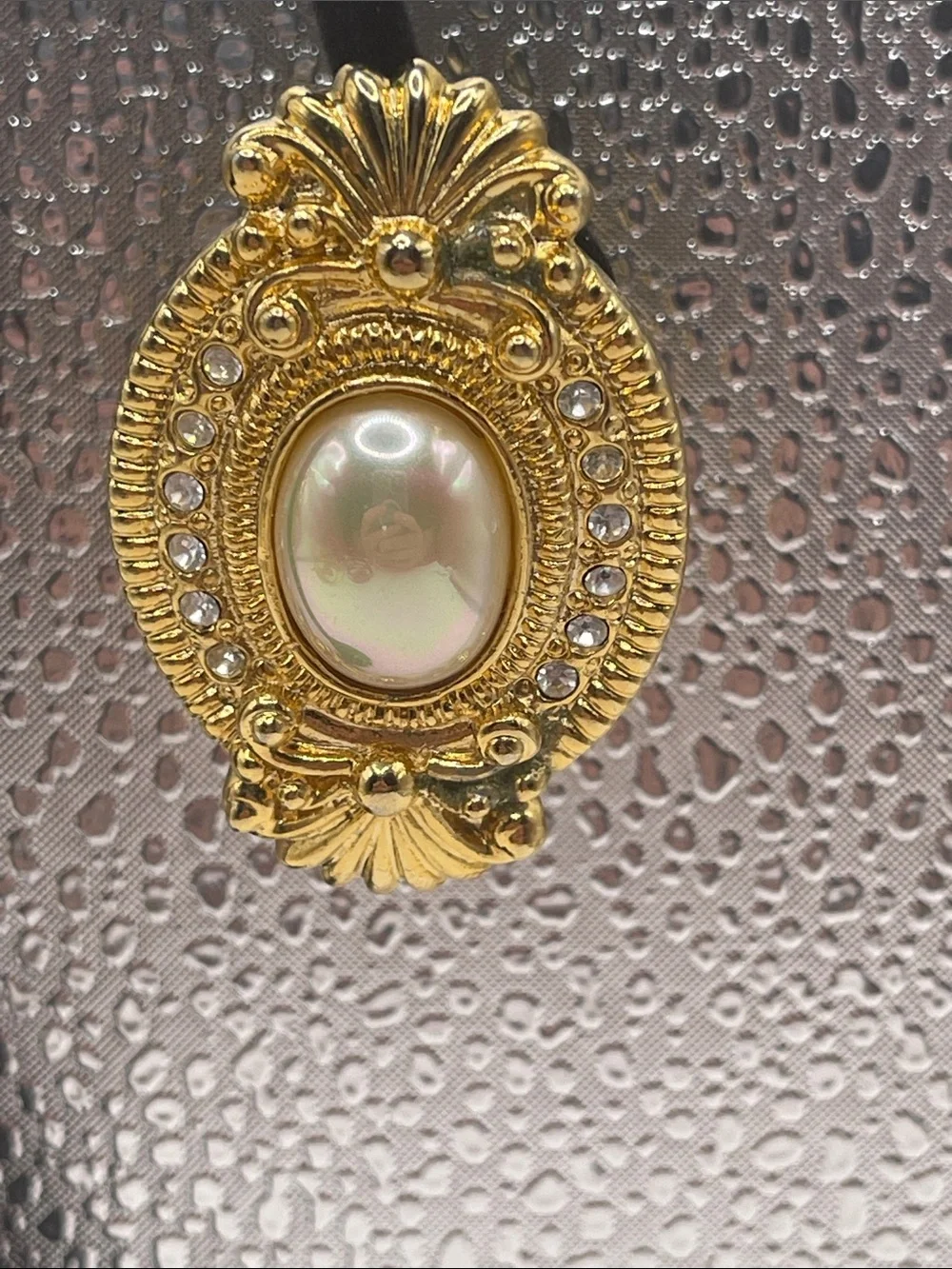 08.08.26-2 Vintage-style Goldtone Faux Pearl Oval Statement  Clip on Earrings